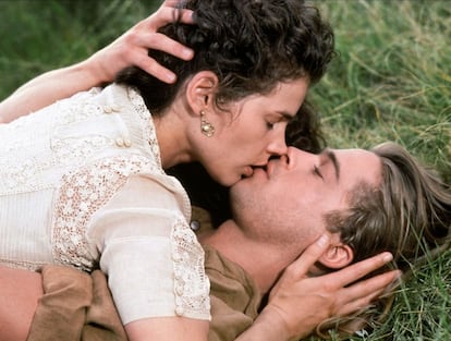 Julia Ormond y Brad Pitt en ‘Leyendas de pasión’.