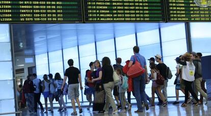 Pasajeros en la terminal T4 del Aeropuerto de Madrid.