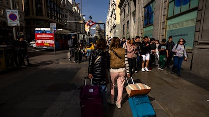 Turistas en la Gran Vía en Madrid