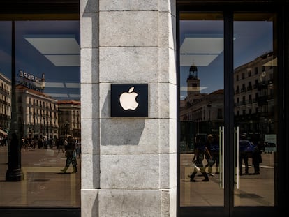 Entrada de la tienda Apple en la Puerta del Sol de Madrid, este jueves.