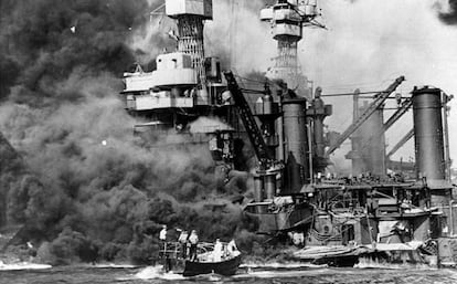 Imagen de Pearl Harbor tras el ataque.