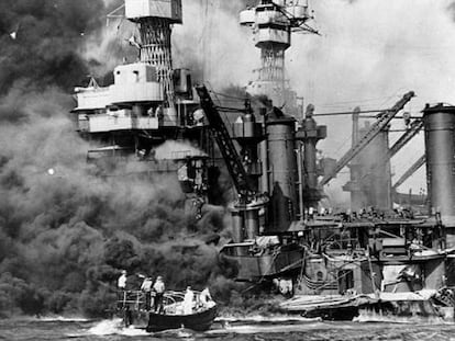 Imagen de Pearl Harbor tras el ataque.