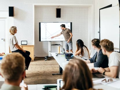 Las personas con estudios superiores ganan un 80% más