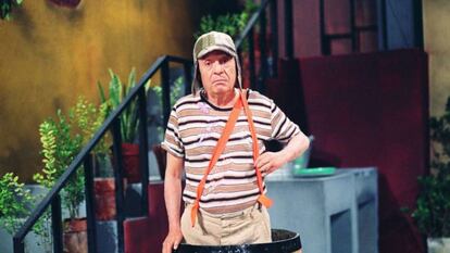 O comediante e ator Roberto Gómez Bolaños no papel de Chaves, em uma imagem de divulgação.