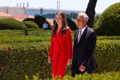 The Princess of Asturias, Leonor de Borbón, walks next to the President of Portugal, Marcelo Rebelo de Sousa, in the gardens of the Palace of Belem.