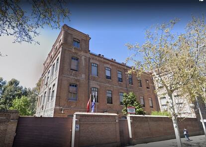 Edificio de una residencia de mayores en la calle del Doctor Esquerdo de Madrid.