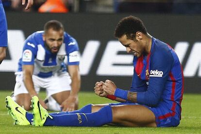 Neymar celebra el penalti provocado al Legan&eacute;s el s&aacute;bado.