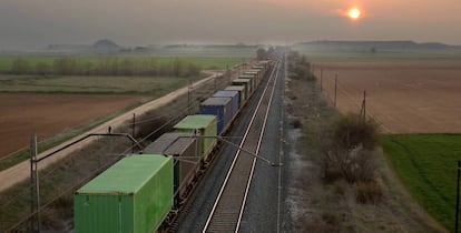 Convoy de mercancías de Renfe.