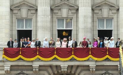 La familia real en el balc&oacute;n de palacio.