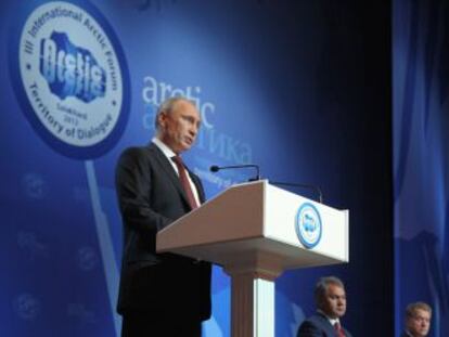 El presidente ruso, Vladimir Putin, habla en la conferencia de Salejard.