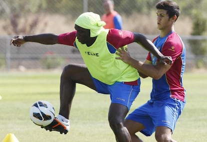 Koné, durante un entrenamiento con el Levante, esta pretemporada