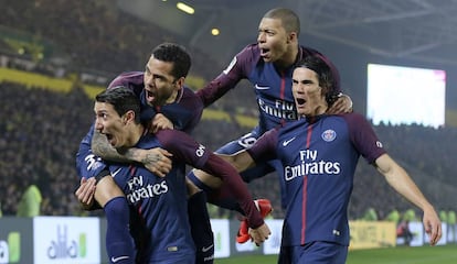 Di María, Alves, Mbappé y Cavani celebran el 0-1 en Nantes.