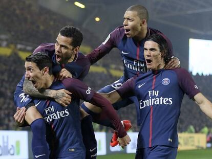 Di María, Alves, Mbappé y Cavani celebran el 0-1 en Nantes.