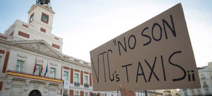 Un momento de la concentración de taxistas madrileños en la Puerta del Sol.