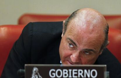 El ministro Guindos, durante una pasada comparecencia en el Congreso.