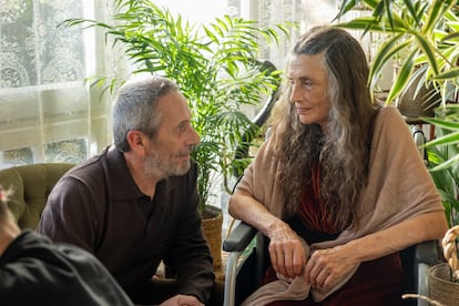 Alfredo Castro y ?ngela Molina interpretan al matrimonio que decide  morir junto en la pelcula 'Polvo sern', de Carlos Marqus-Marcet.