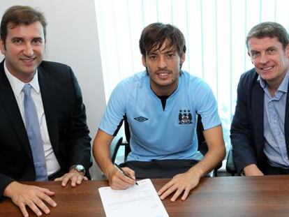 Silva, durante la firma de su nuevo contrato.