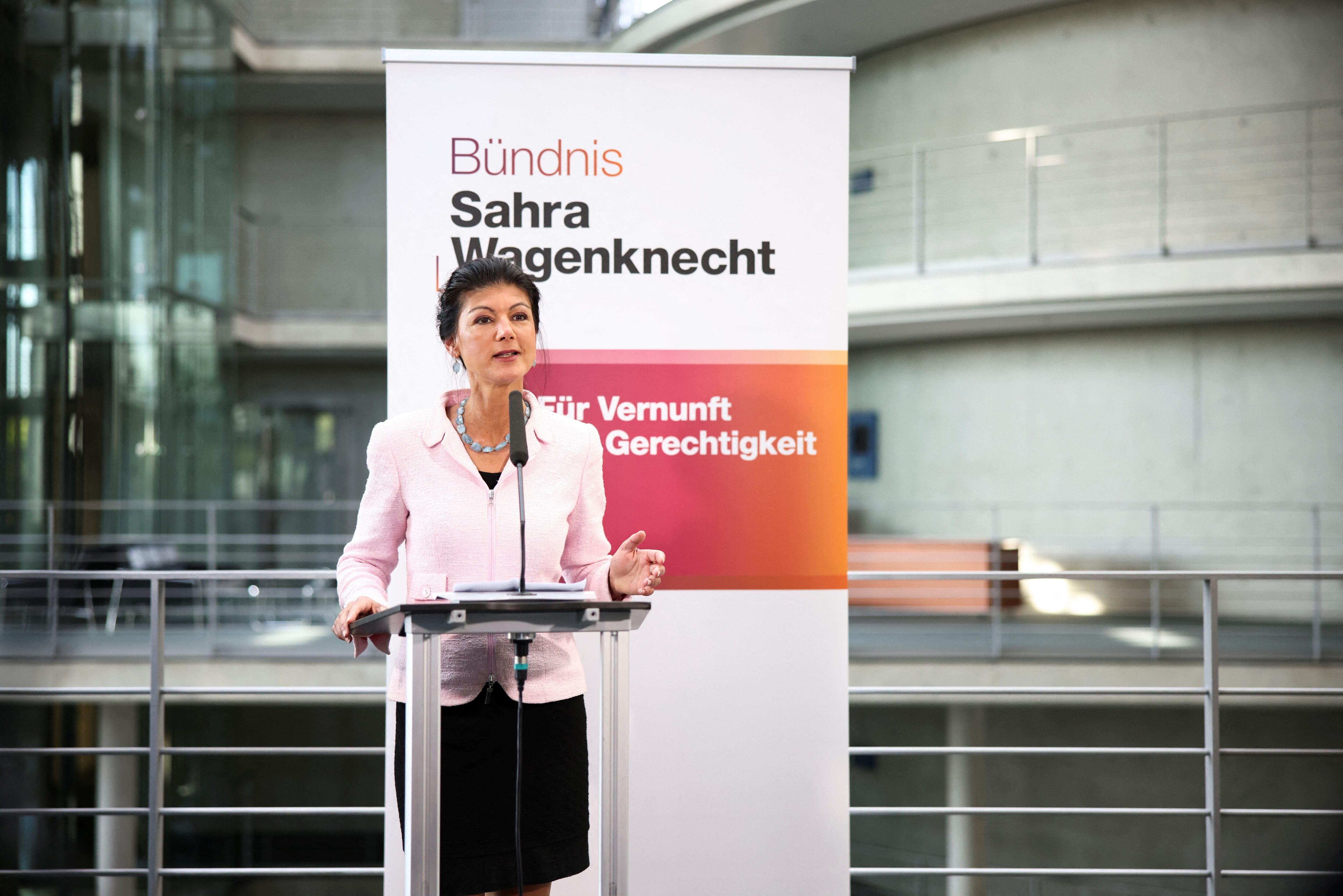 Sahra Wagenknecht se dirige a los medios en un acto en Berlín esta misma semana.