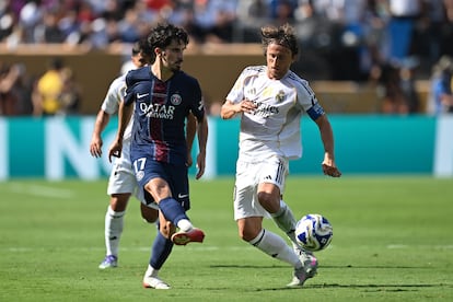 Vitinha, del PSG, y Luka Modric, del Madrid, en la semifinal del Mundial.