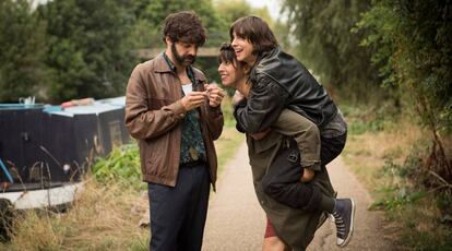 Oona Chaplin, Natalia Tena y David Verdaguer, en un fotograma de &#039;Tierra firme&#039;.