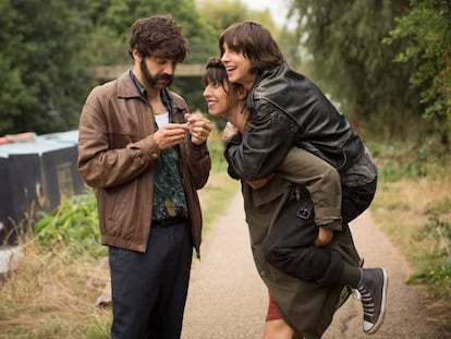 Oona Chaplin, Natalia Tena y David Verdaguer, en un fotograma de &#039;Tierra firme&#039;.