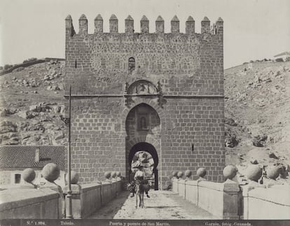 Puerta y Puente de San Martín de Toledo en 1897.