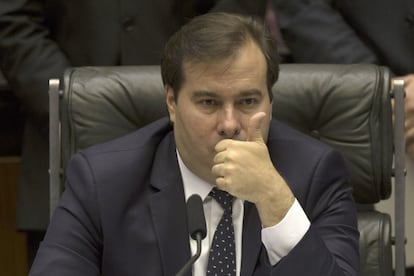 O presidente da Câmara dos Deputados, Rodrigo Maia (DEM-RJ), durante a sessão que decide o futuro de Temer. 