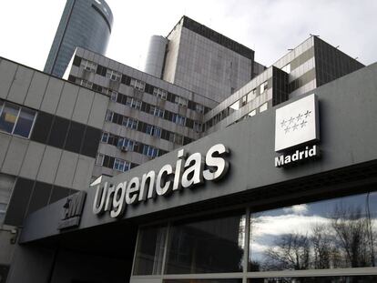 Entrada del servicio de Urgencias del Hospital de La Paz en Madrid.