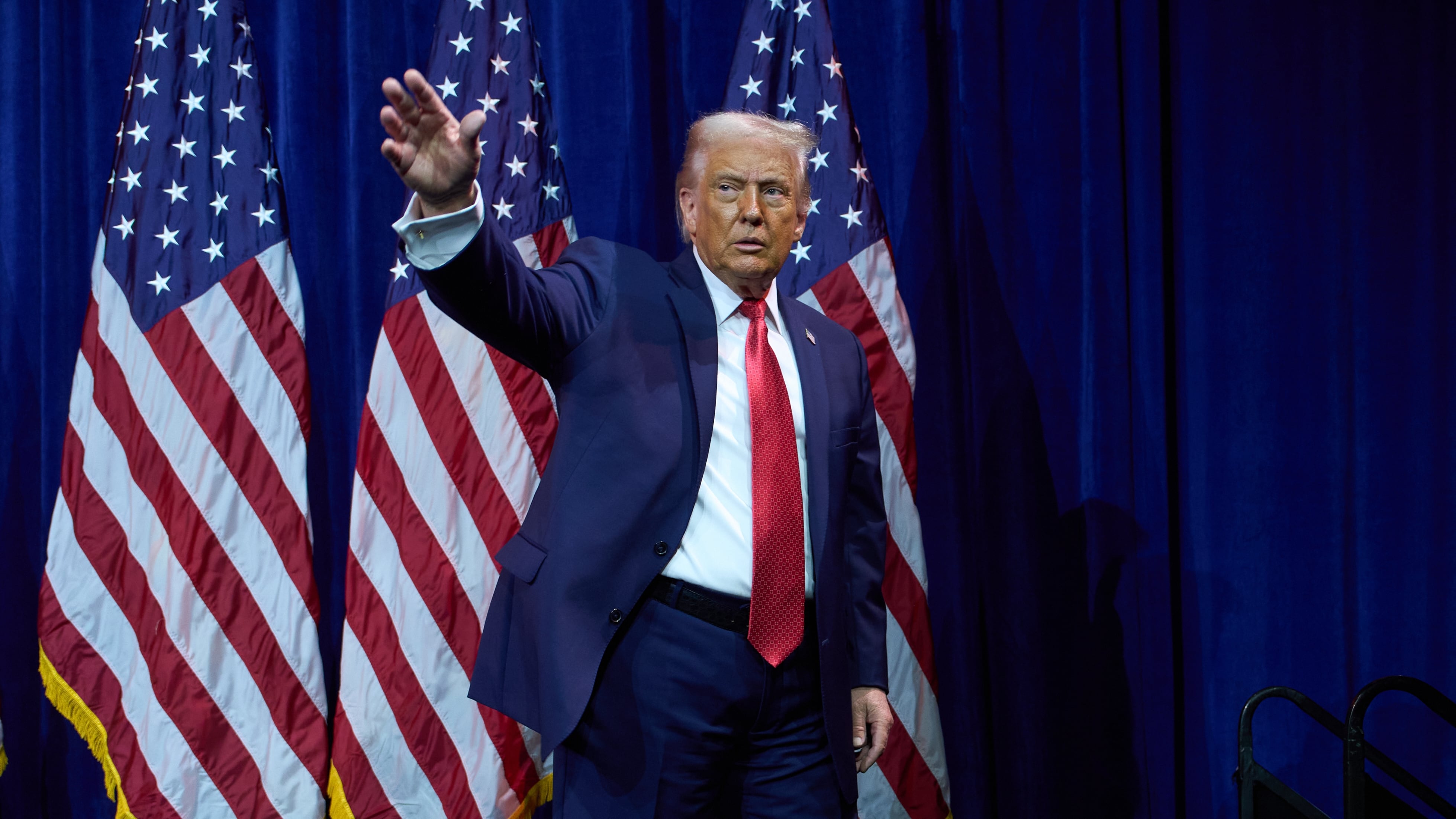 Trump asegura que Venezuela le entregará hasta 50 millones de barriles de petróleo