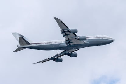 Un Boeing 747-800, el mismo modelo que Trump planea aceptar como regalo de Qatar. 