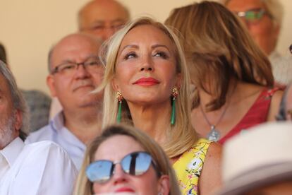 Carmen Lomana dejó Marbella, donde ha estado de vacaciones, para acudir a la plaza de Ronda.