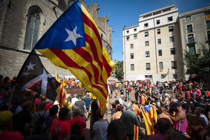 Ambiente en la Plaza Fossar de les Moreres en la Diada 2018.