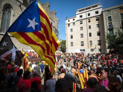 Ambiente en la Plaza Fossar de les Moreres en la Diada 2018.