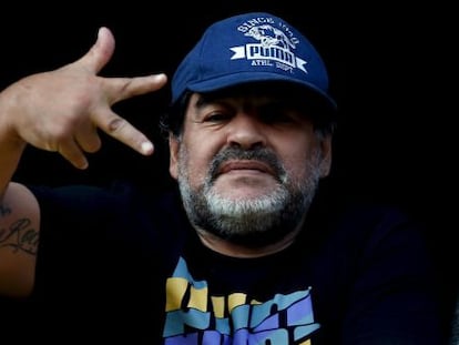 Maradona, en la Bombonera viendo el partido entre Boca y Quilmes