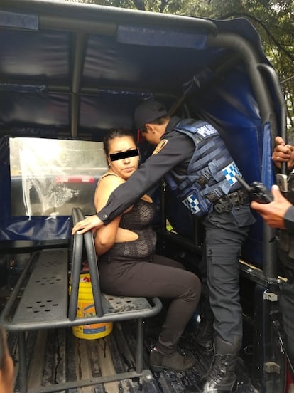 Una mujer fue detenida por autoridades de la Secretaría de Seguridad Ciudadana (SSC), luego de registrarse disparos de armas de fuego en un centro comercial ubicado al sur de la capital.
