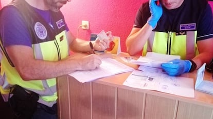 Durante la operación han sido detenidas cinco personas.