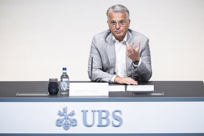 El CEO de UBS, Sergio P. Ermotti, el jueves presentando los resultados trimestrales, en Zúrich (Suiza).