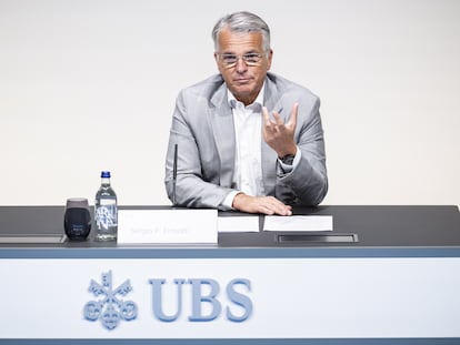 El CEO de UBS, Sergio P. Ermotti, el jueves presentando los resultados trimestrales, en Zúrich (Suiza).