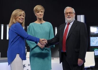 Valenciano y Cañete, con María Casado, antes del debate.