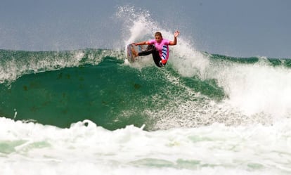 Sage Erickson en la playa de Pantín durante la Patín Classic Galicia Pro