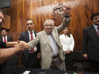 José Mujica se despide tras ofrecer una conferencia de prensa