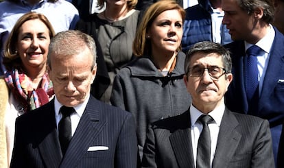 El embajador belga, Pierre Labouverie, a la izquierda, y el presidente del Parlamento espa&ntilde;ol, Patxi L&oacute;pez, este mi&eacute;rcoles junto al Congreso.
