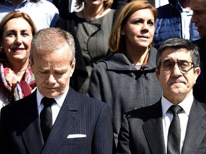 El embajador belga, Pierre Labouverie, a la izquierda, y el presidente del Parlamento espa&ntilde;ol, Patxi L&oacute;pez, este mi&eacute;rcoles junto al Congreso.