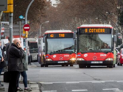 Autobuses de TMB en Barcelona en una imagen de archivo. Foto: Carles Ribas