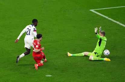 Timothy Weah marca el primer gol del partido.