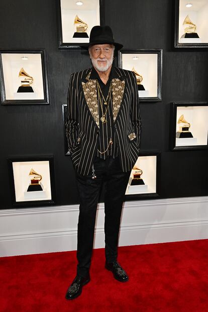 Fiel a su estilo,?Mick Fleetwood pos con un traje de tres piezas.