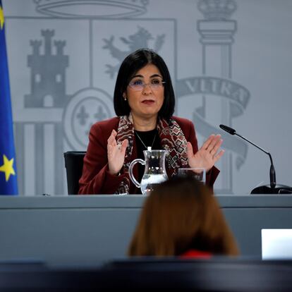 GRAF7789. MADRID, 03/03/2021.- La ministra de Sanidad, Carolina Darías, durante la rueda de prensa ofrecida este miércoles en Madrid tras su asistencia al Consejo Interterritorial de Salud. EFE/Zipi