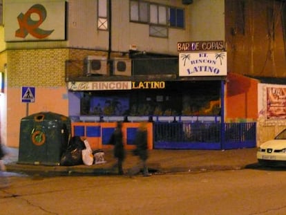 El bar de copas El Rincón Latino, en Costa Polvoranca, donde se inició la pelea que acabó con la vida de Tarek Bourriafa.