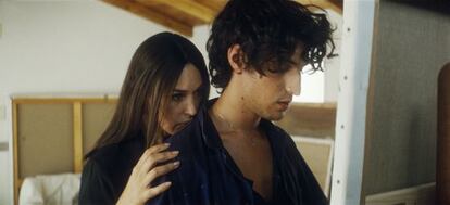 Monica Bellucci y Louis Garrel, en &#039;Un verano ardiente&#039;.