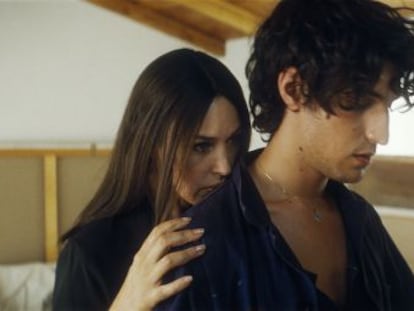 Monica Bellucci y Louis Garrel, en 'Un verano ardiente'.